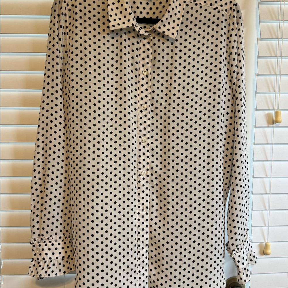 Who What Wear White Polka Dot Button-Down Blouse | XL | Long Sleeve Ruffle Cuff